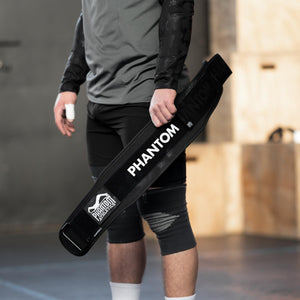 Phantom Athletics Weightlifting Belt, entwickelt für schweres Krafttraining und Kampfsport. Langlebiges Material bietet Unterstützung und Schutz für Rücken und Kernmuskulatur.