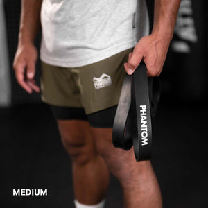 Leichtes Phantom Athletics Resistance Band, ideal für Techniktraining und Warm-ups im Kampfsport. Langlebiges Material garantiert eine lange Lebensdauer und Vielseitigkeit.