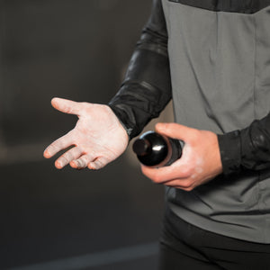 Flüssigkreide von Phantom Athletics, speziell entwickelt für Kampfsportler und Fitness-Enthusiasten. Perfekt für Kettlebell-Training, Kraftübungen und MMA, um den Griff zu stabilisieren.