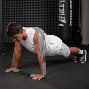 Phantom Training Vest Set mit ergonomischer Passform für maximalen Tragekomfort. Entwickelt für Mixed Martial Arts, Kickboxen und Muay Thai, um Technik und Kondition zu perfektionieren.