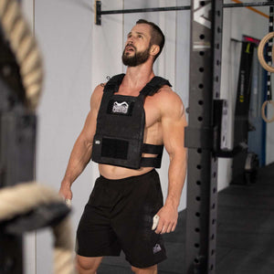 Gewichtsweste von Phantom Athletics, optimal für Kampfsportarten wie MMA und Boxen. Das Set bietet zusätzlichen Widerstand und unterstützt gezielt den Aufbau von Kraft und Ausdauer.